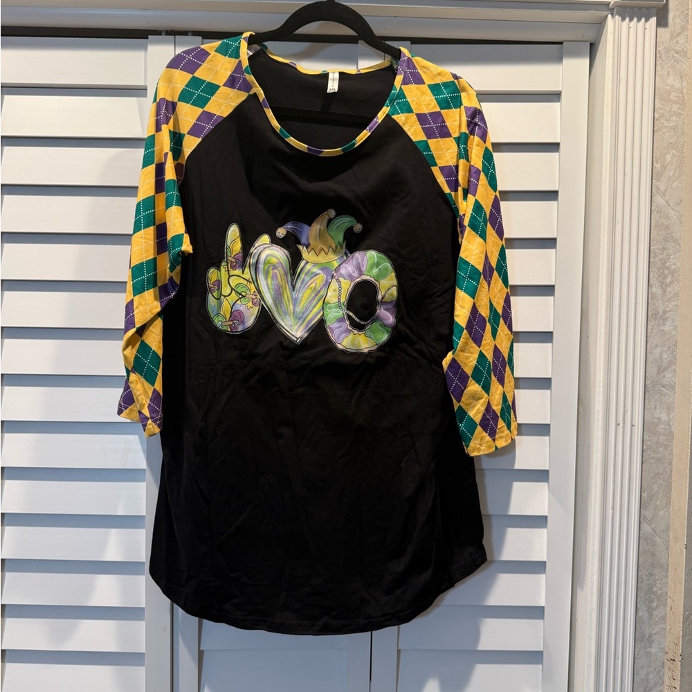 Mardi Gras fitted tee